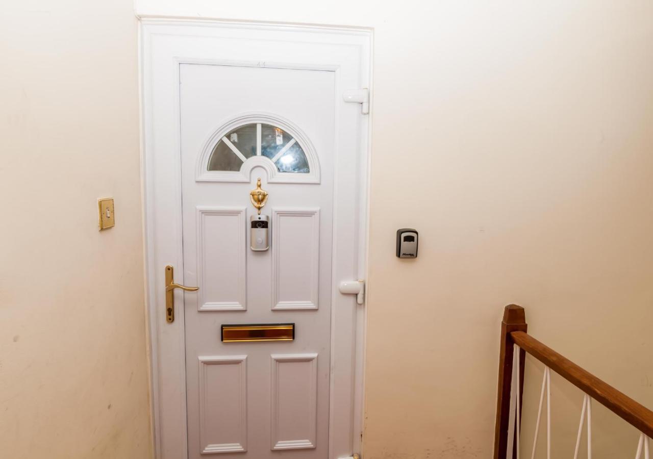 2 Bed Apartment-5 Guests - Business-Relocation-Parking - The Brighton Short Stay & Serviced Apartments Екстер'єр фото