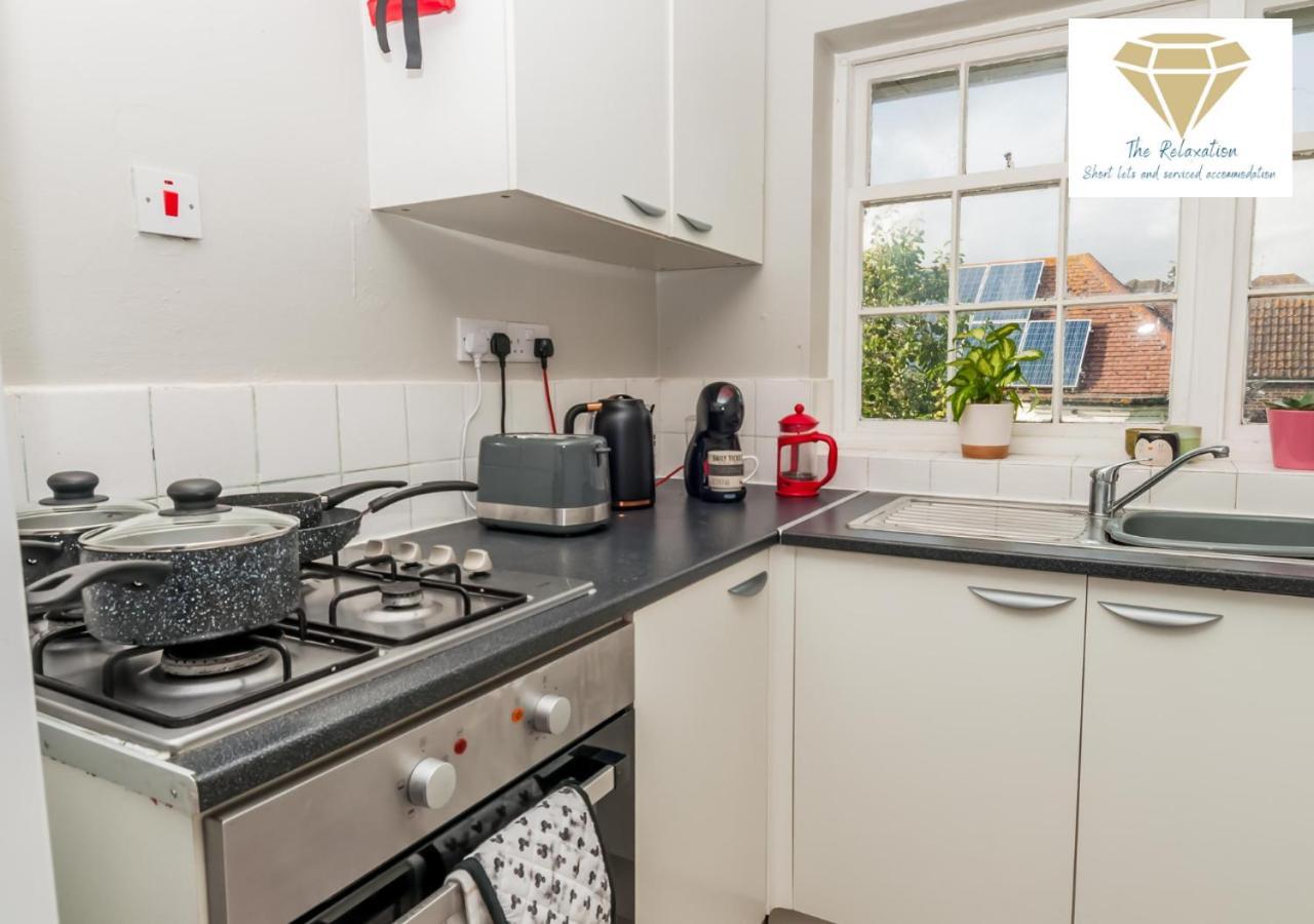 2 Bed Apartment-5 Guests - Business-Relocation-Parking - The Brighton Short Stay & Serviced Apartments Екстер'єр фото
