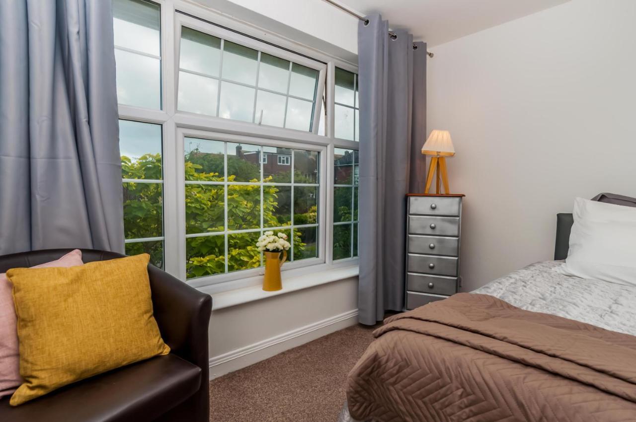 2 Bed Apartment-5 Guests - Business-Relocation-Parking - The Brighton Short Stay & Serviced Apartments Екстер'єр фото